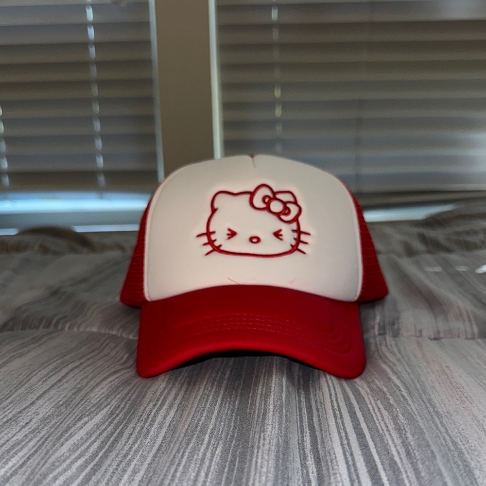 HELLO KITTY RED TRUCKER HAT